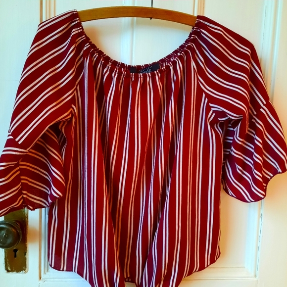 SOLD SALE BUNDLE 3 FOR 16$ Burgundy and white light top - Picture 1 of 9